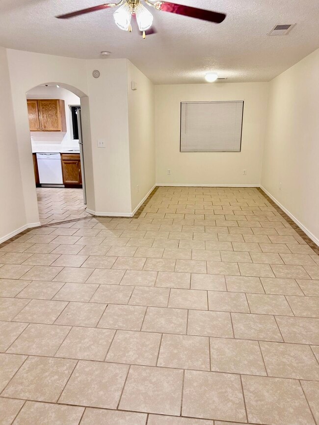 Building Photo - 6137 Vaughn Dr NE