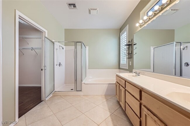 Building Photo - 2313 Fox Hills Dr