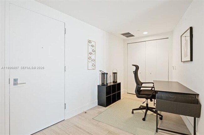 Building Photo - 121 NE 34th St