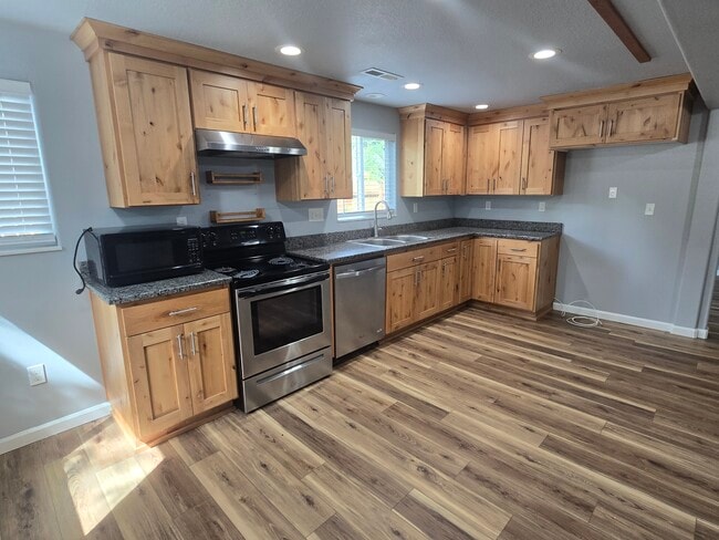 Building Photo - 62464 E Brightwood Loop Rd