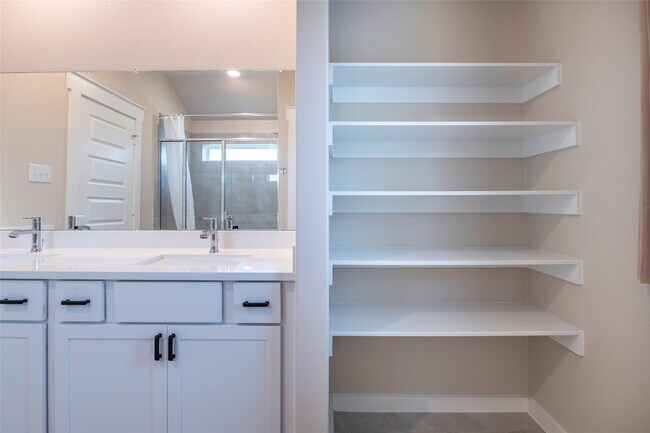 Building Photo - 4519 Pinehurst Trce Dr
