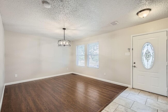 Building Photo - 1433 Glenwick Dr