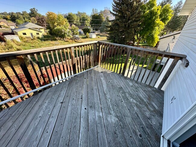 Building Photo - 45 River Cir Dr