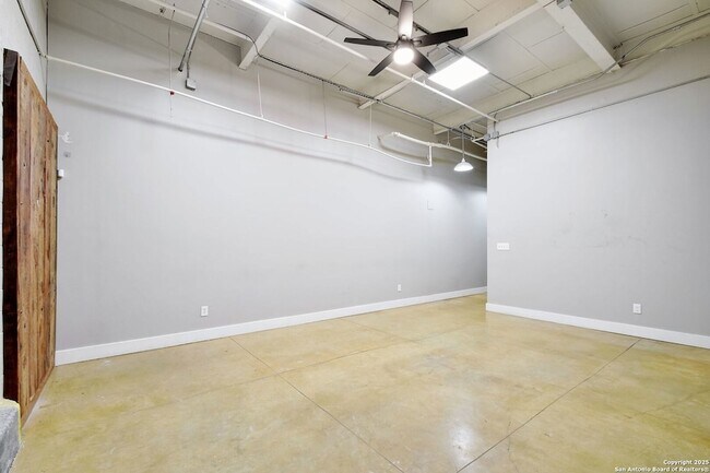 Building Photo - 3363 E Commerce St