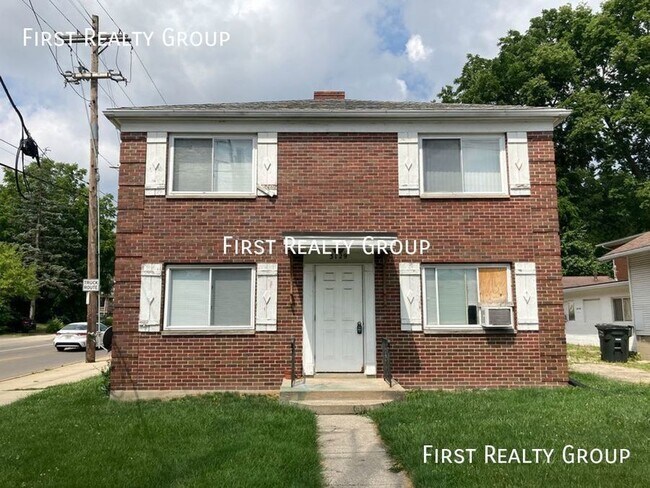 Primary Photo - 3129 S. Smithville-#1