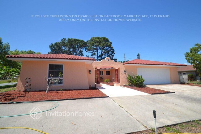Building Photo - 3705 Pin Oaks St