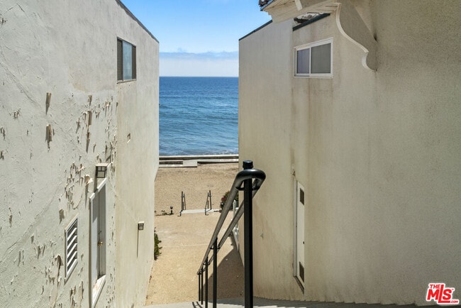 Building Photo - 11928 S Beach Club Way