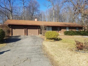 Building Photo - Sprawling Ranch, w/finished basement