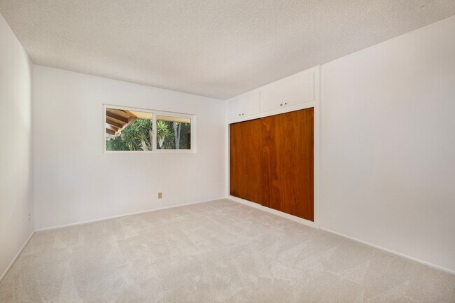 Building Photo - Coastal cottage in prime location and exceptional views!