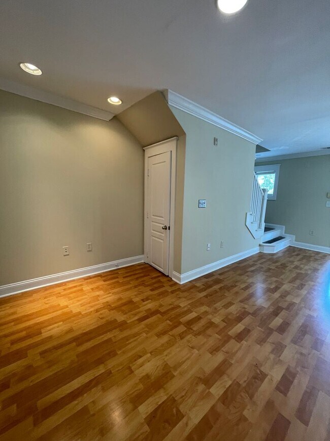 Building Photo - 07-204 Fattouh