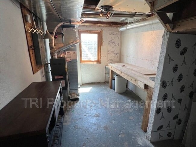 Building Photo - 327 S 2nd St