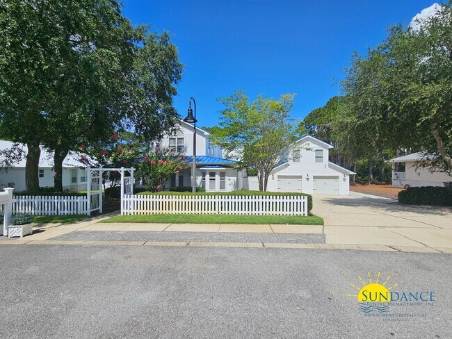 Building Photo - 360 Tradewinds Dr