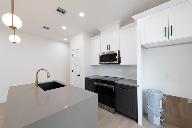 Building Photo - 2316 McKee St