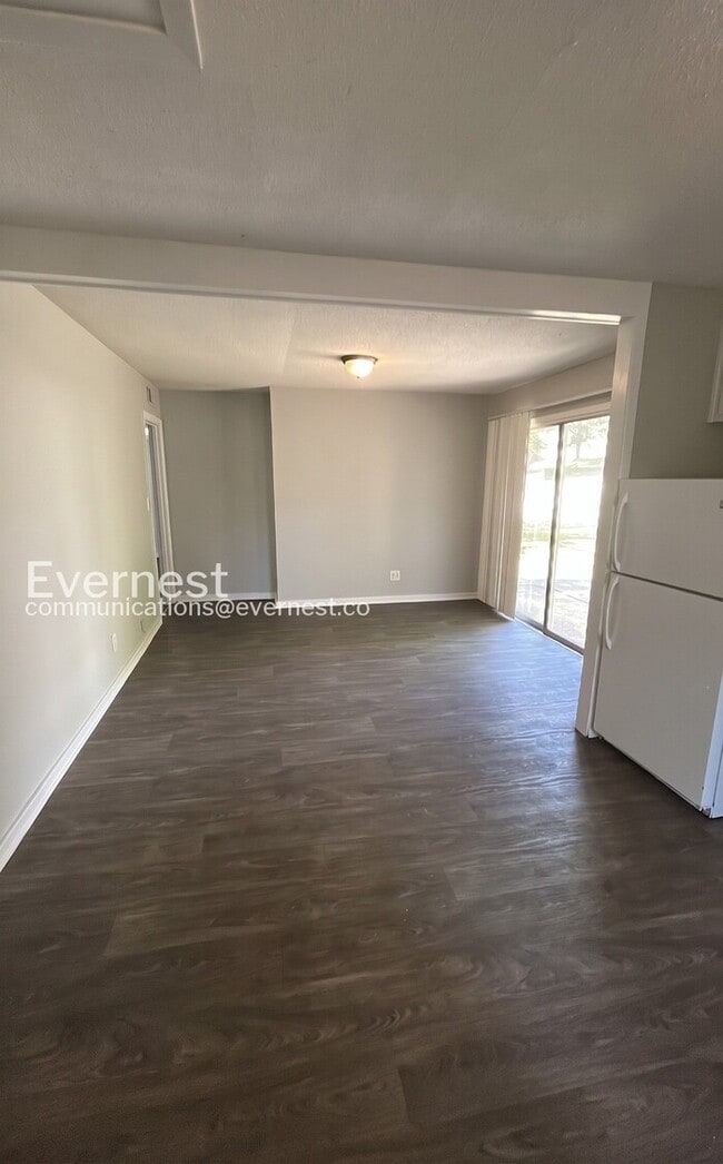 Building Photo - 224 13th Ave NE