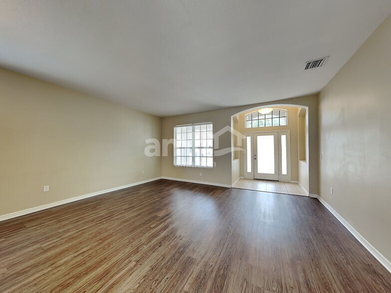 Building Photo - 8809 Founders Cir