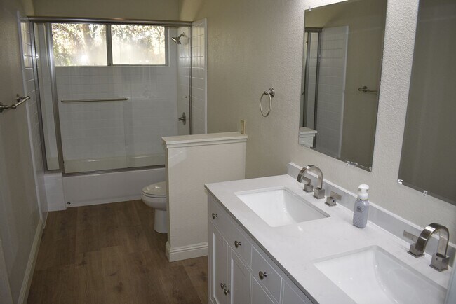 Building Photo - 8509 El Lindo Ct