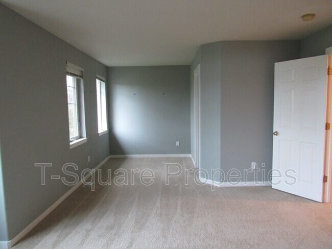 Building Photo - 13021 NE 182nd Pl