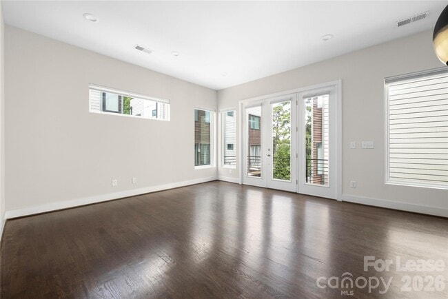 Building Photo - 1008 Westbrook Dr