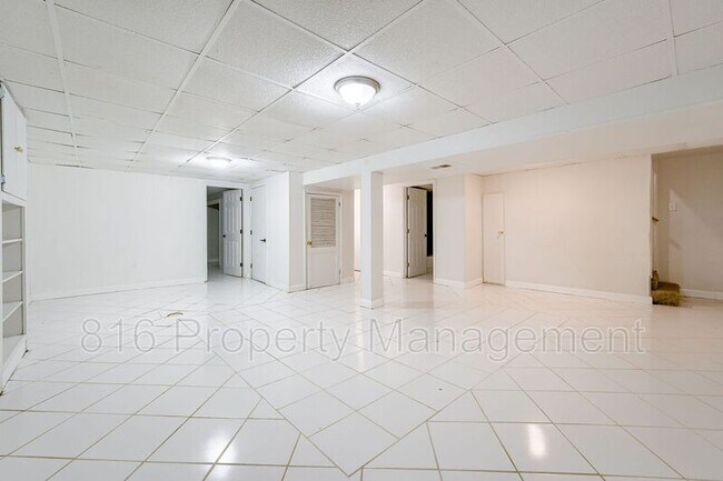 Building Photo - 3828 E 72nd Terrace