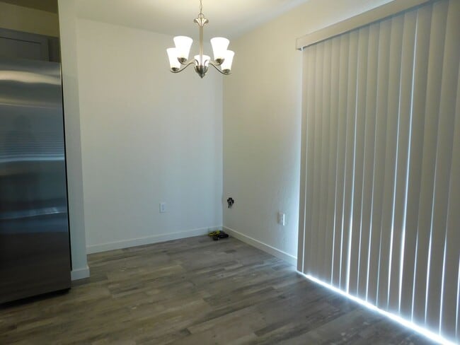 Building Photo - Newer Construction close to Community Hospital