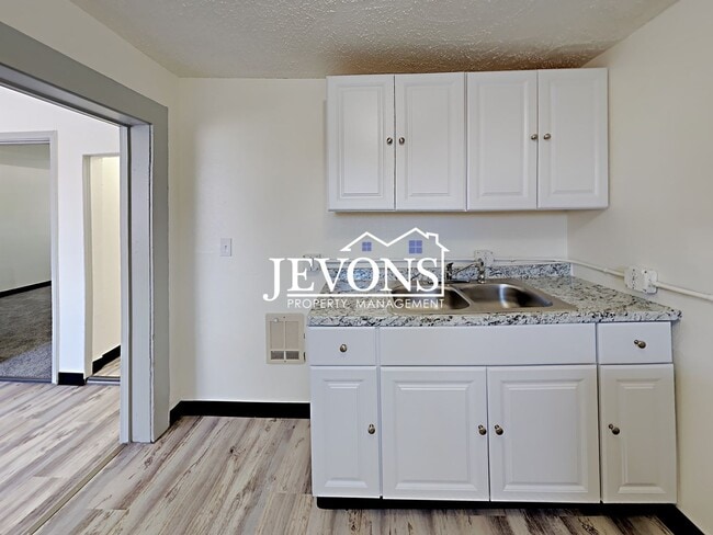 Building Photo - 20 S Fair Ave