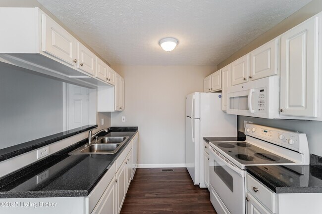 Building Photo - 6700 Leverett Ln