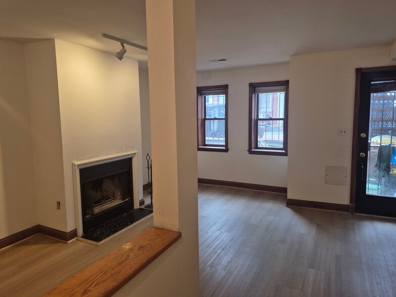 Building Photo - 645 Acker Pl NE