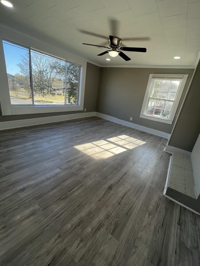 Building Photo - 414 E Washington Ave