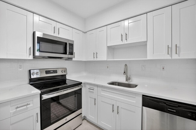 Building Photo - 1821 Middle River Dr