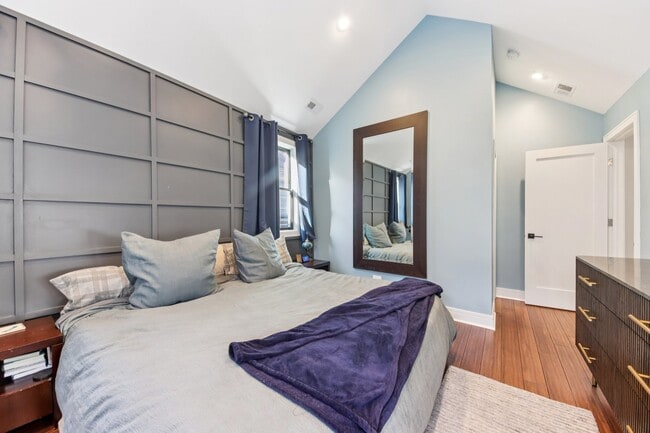 Building Photo - 1717 N Hudson Ave