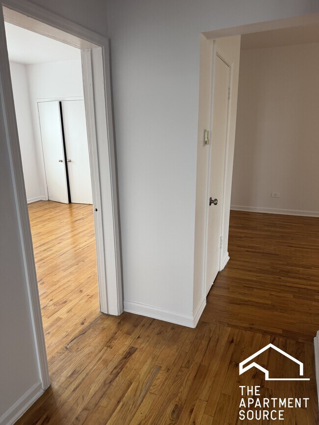 Building Photo - 4033 W Gladys Ave