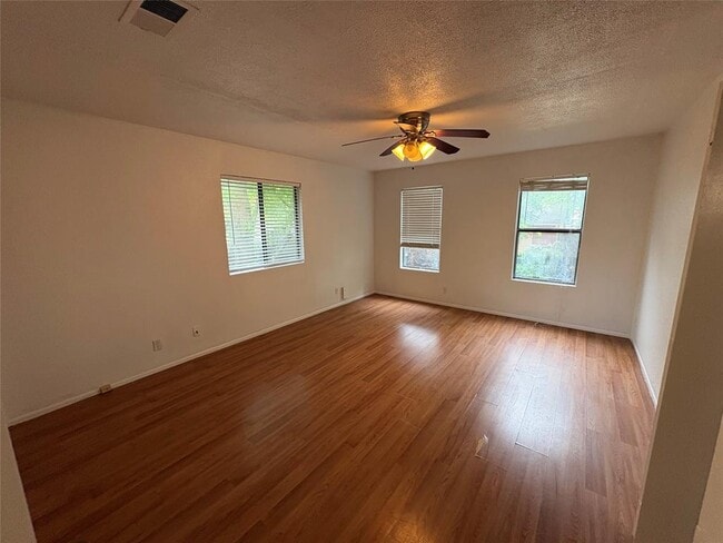 Building Photo - 1011 Chesapeake Dr