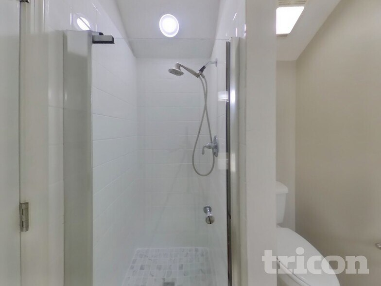 Building Photo - 1137 Hideaway Dr N