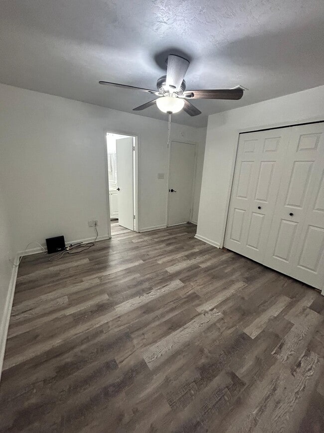 Building Photo - 2805 Villamore Ave