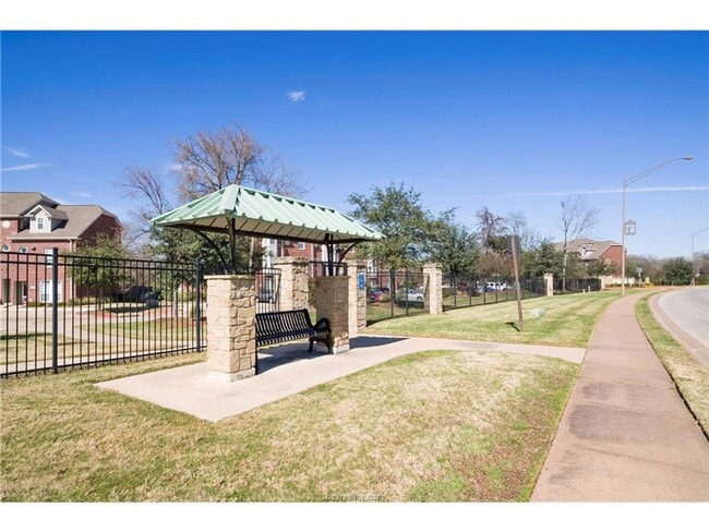 Building Photo - River Oaks #605