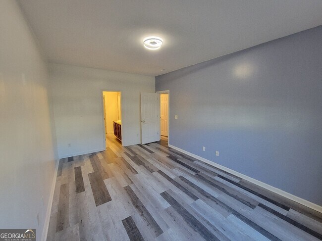 Building Photo - 175 Stillwood Dr