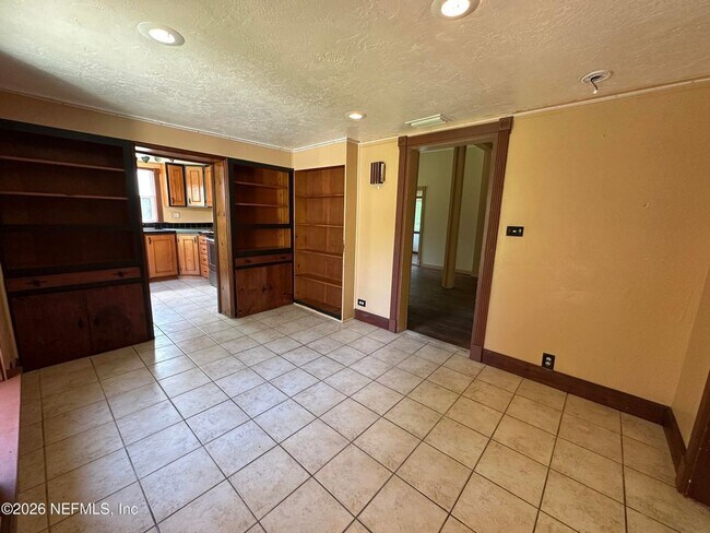 Building Photo - Private Retreat!