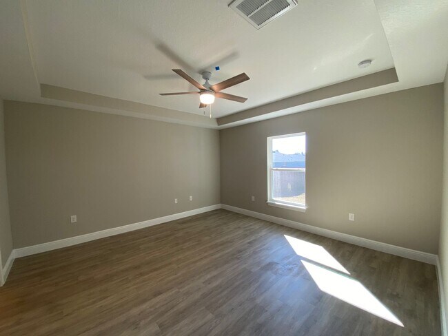 Building Photo - *** COMING SOON NOT AVAILABLE FOR SHOW UNIT MID APRIL....3/2/2 Silver Spring Shores **Won't Last***