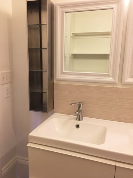 Bathroom 2 double sinks - 2827 Lepage St