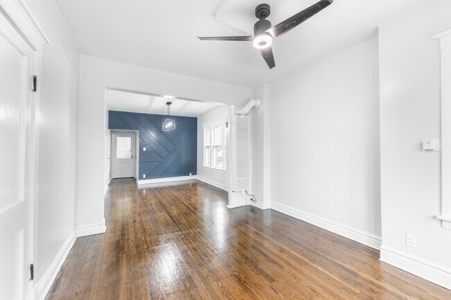 Building Photo - 3000 S Homan Ave