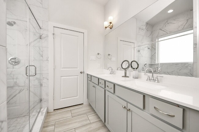 Building Photo - 3 Bedroom Houston Rental Home in Gated Community near Griggs Road