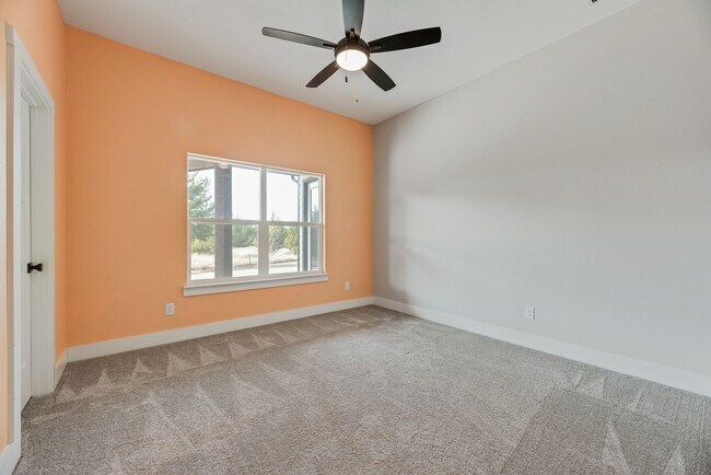 Building Photo - Lovely Custom Home in Beautiful Nevada!