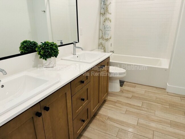 Building Photo - 2879 E Teaberry Dr