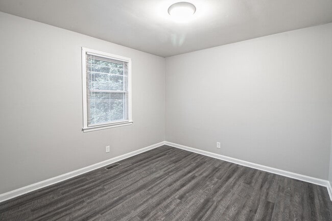 Building Photo - 1436 McCan Dr