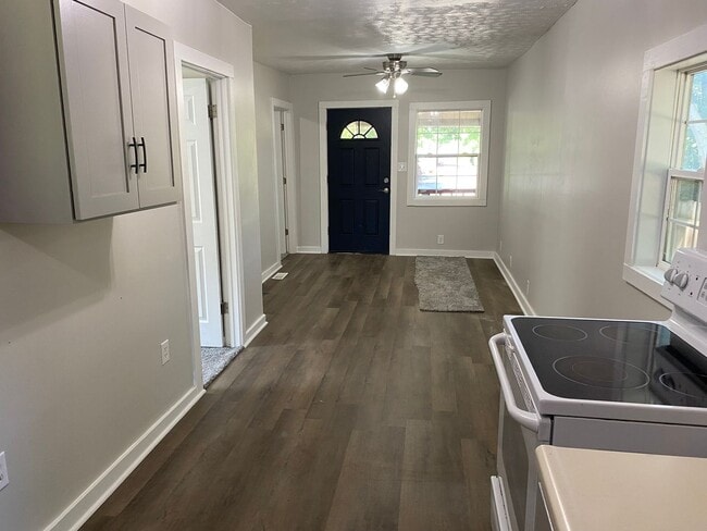 Building Photo - CLEVES - Adorable fresh tiny home w fenced...