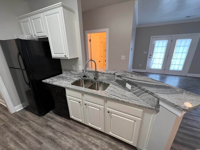 Building Photo - 2057 Silvercrest Dr