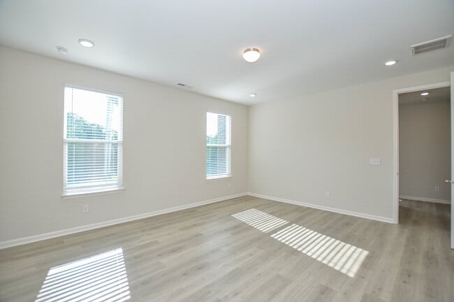 Building Photo - New Price | Brand-New 5 Bedroom Tega Cay Home with Flexible Lease Options