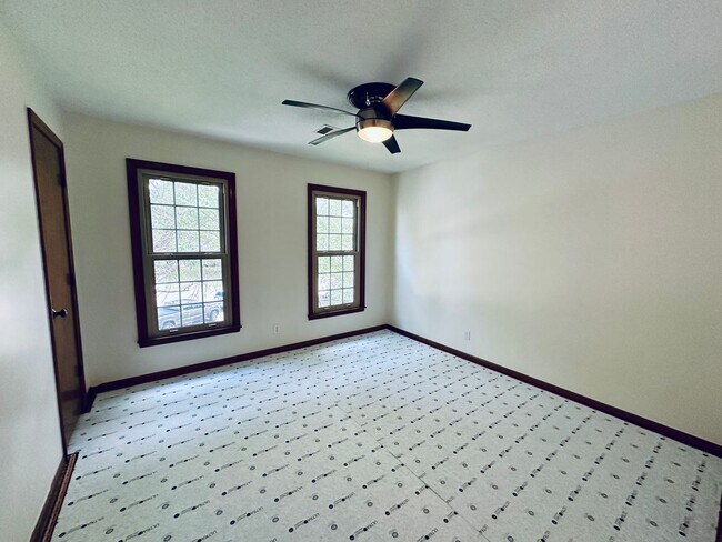 Building Photo - {15031} Charming Two Story Home + Huge, Fenced Yard + Cul de Sac