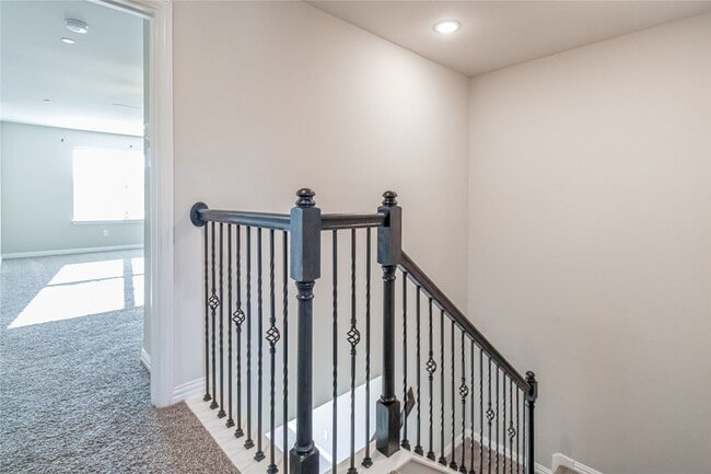 Building Photo - 2328 Greystone Dr
