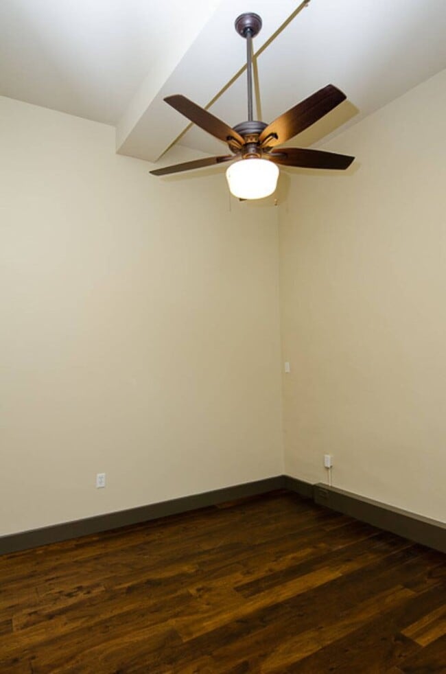 Building Photo - C Street Loft Available Early April!